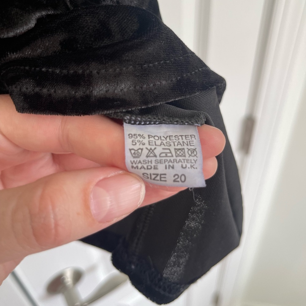 Missguided velvet black v-neck with mock neck size 20 - Picture 3 of 4